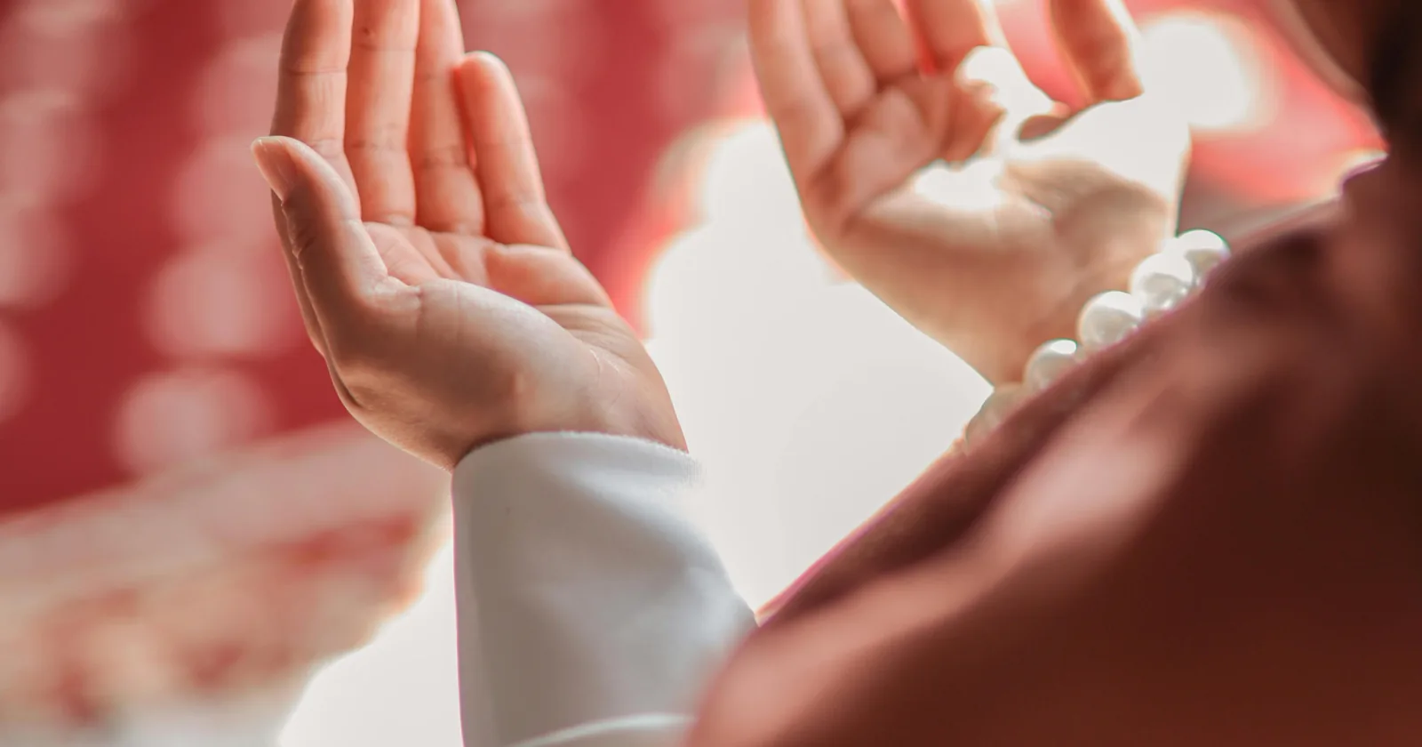 Douas de la Omra : invocations et moments clés